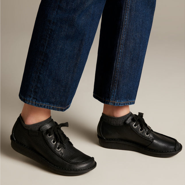 Clarks Women’s Funny Dream Black Leather Lace-Up Shoes – Comfortable Everyday Flats with Cushioned Insole & Flexible Sole