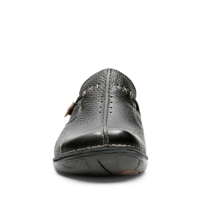 Clarks Women’s Un Loop Black Leather Slip-On Shoes – Soft Leather, Cushioned Comfort & Versatile Everyday Wea