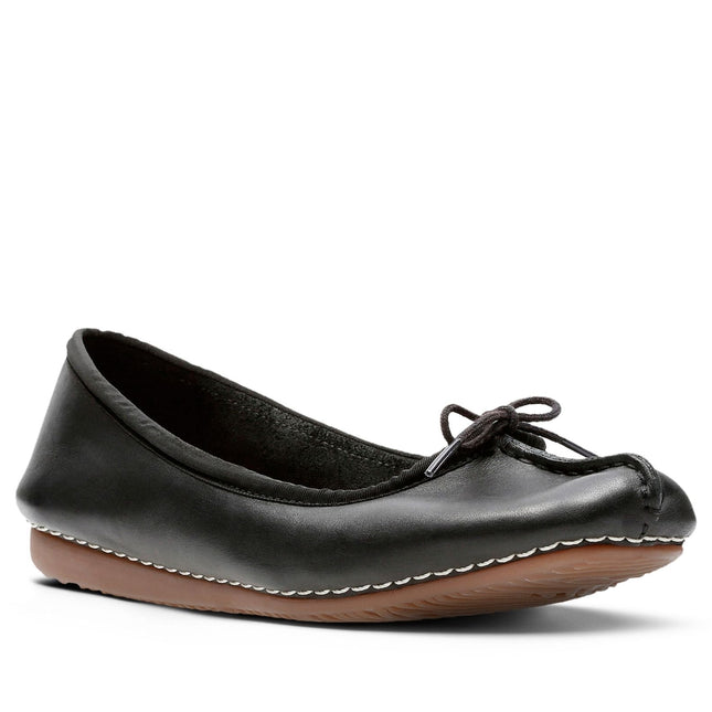 Clarks Women’s Freckle Ice Black Leather Ballet Flats – Soft Leather Slip-On Shoes with Cushioned Footbed & Flexible Rubber Sole