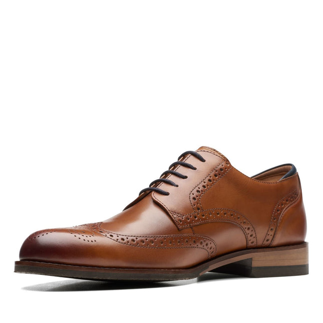 Clarks Men’s Craft Arlo Limit Tan Leather Oxford Shoes – Premium Full-Grain Leather, Cushioned Footbed, and Classic Brogue Detailing