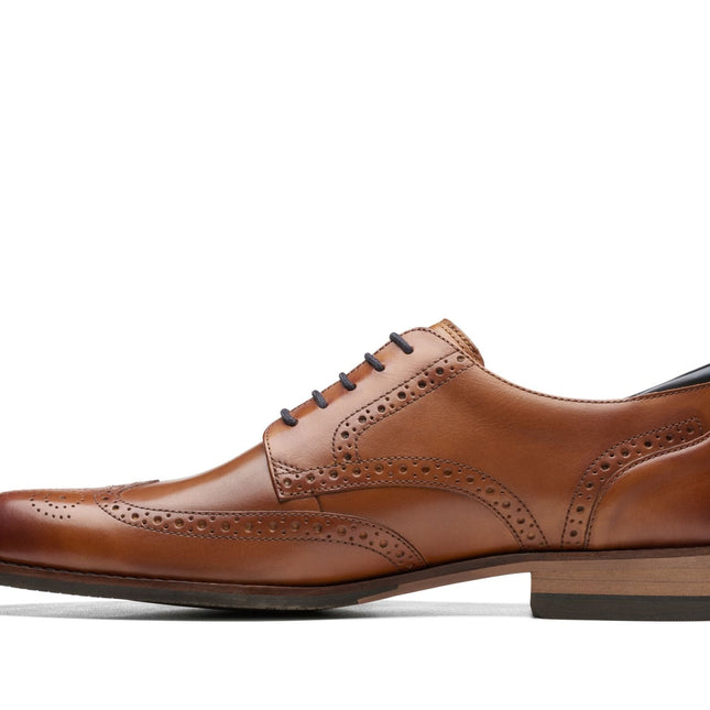 Clarks Men’s Craft Arlo Limit Tan Leather Oxford Shoes – Premium Full-Grain Leather, Cushioned Footbed, and Classic Brogue Detailing