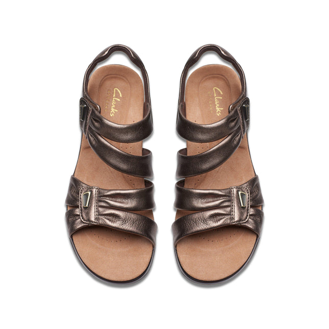 Clarks Kitly Ave Women’s Bronze Leather Sandals – Casual sandals with Cushioned Footbed