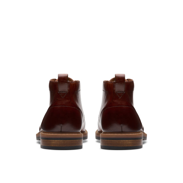 Clarks Men’s Aldwin Chukka Mid Tan Leather Boots – Casual Mid-Height Leather Boots with Cushioned Comfort & Versatile Style