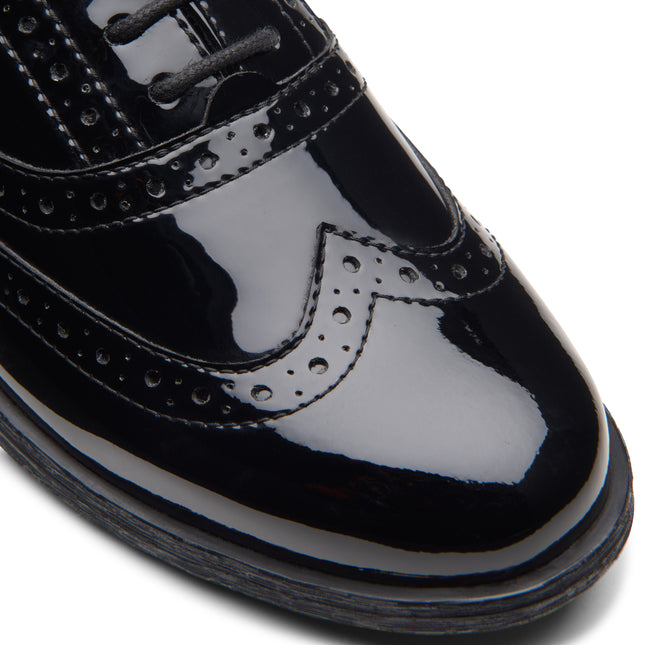 Clarks Women’s Havisham Oak Black Patent Brogues – Polished Patent Leather Lace-Up Shoes with Cushioned Comfort & Timeless Style